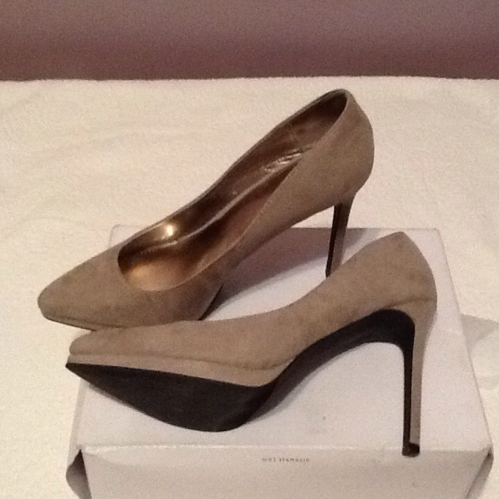 REPORT Beige suede Shoes